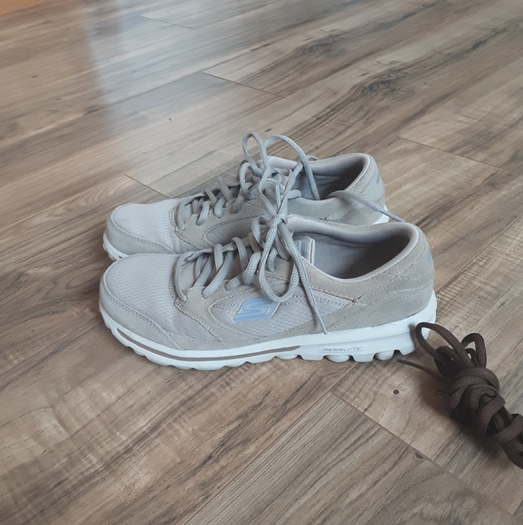 go walk memory foam skechers